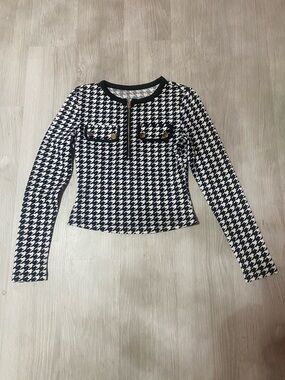SHEIN Black and White Houndstooth Long Sleeve Top with Gold Buttons